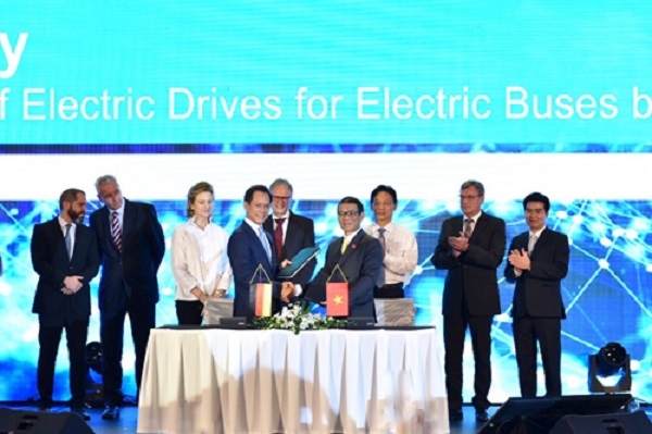 VinFast và Siemens ký kết hợp tác sản xuất xe buýt điện - Hình 1