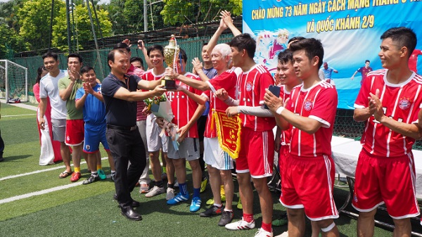 Bế mạc Giải bóng đá chào mừng Kỷ niệm 73 năm Cách mạng tháng 8 và Quốc khánh 2/9