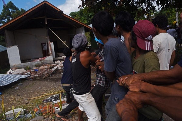 Indonesia thiệt hại khoảng 342 triệu USD do động đất - Hình 1
