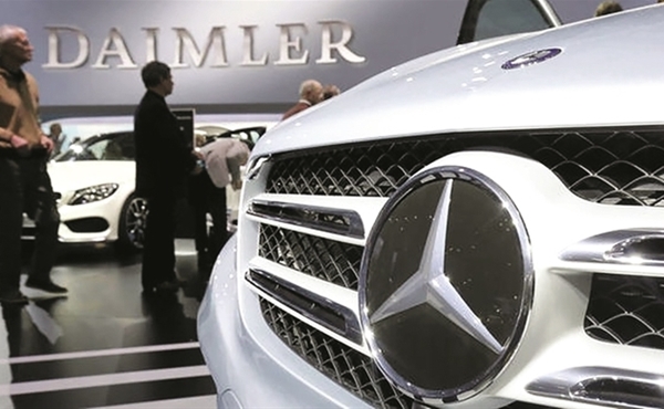 Công nghiệp ô tô hứng chịu thiên tai vì "bão thương mại"