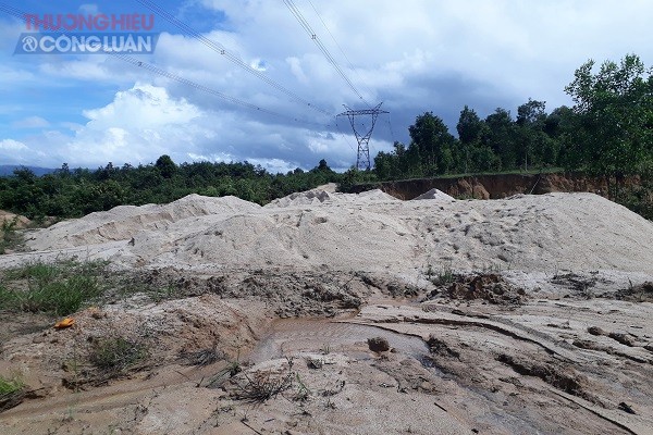 Phát hiện hàng trăm m3 cát khai thác trái phép ở vùng giáp ranh hai tỉnh Gia Lai – Kon Tum - Hình 1