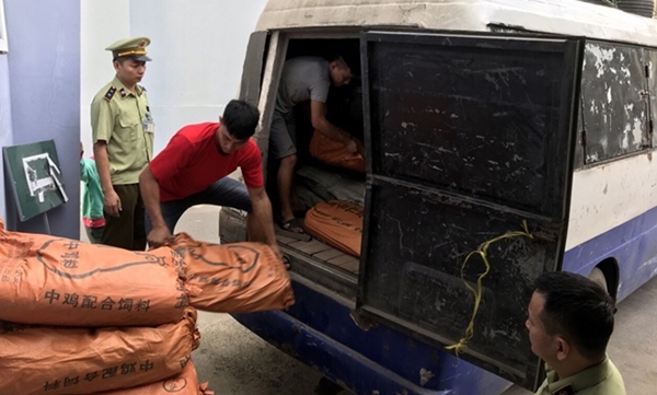 Quảng Ninh: Phát hiện, tiêu hủy gần 1 tấn bột làm trà sữa nhập lậu