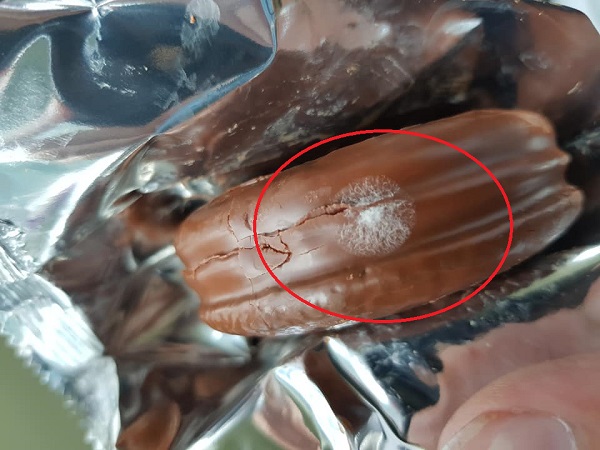 CtyThực phẩm Orion Vina: Bánh Choco Pie còn hạn sử dụng bị mốc có thể do bị côn trùng cắn