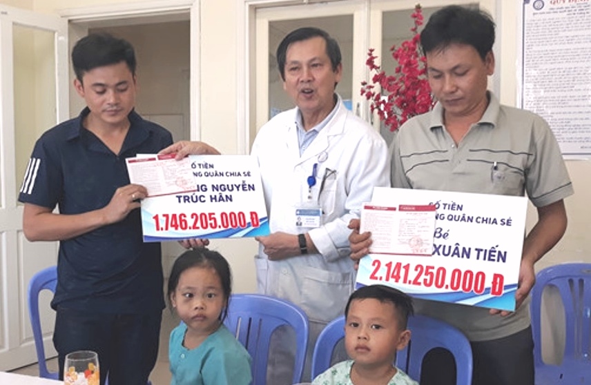 TP Đà Nẵng: Trao tiền ủng hộ cho 2 nạn nhân vụ TNGT thảm khốc tại Quảng Nam - Hình 1