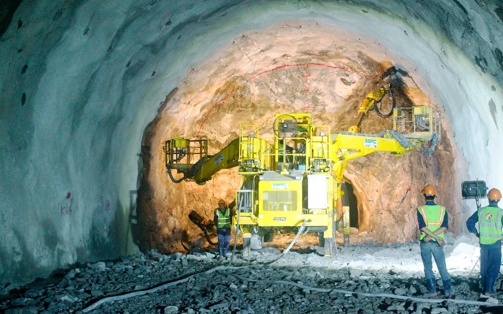 Dự án mở rộng hầm đường bộ Hải Vân chậm tiến độ