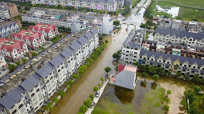 Hà Nội: Làng biệt thự triệu đô chuẩn bị ứng phó với bão số 4 - Hình 2