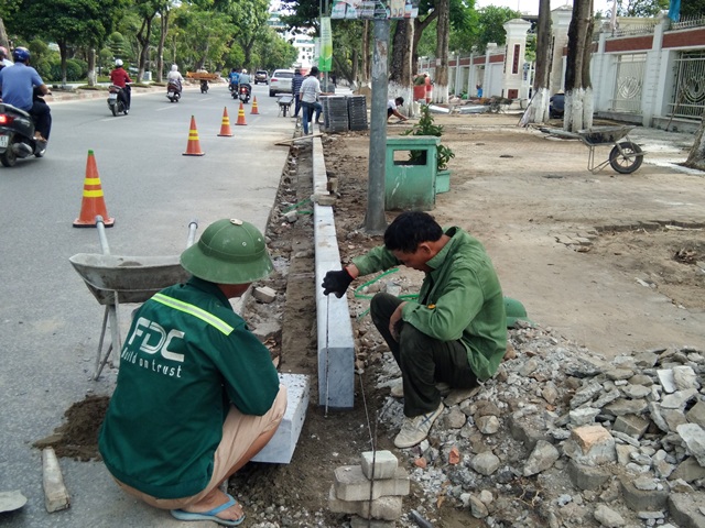 TP. Vinh (Nghệ An): Cải tạo thí điểm vỉa hè làm nơi đậu ô tô