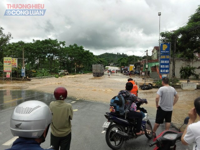 Nghệ An: Ảnh hưởng bão số 4, nhiều địa phương bị ngập nặng - Hình 3