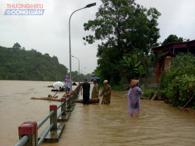Nghệ An: Ảnh hưởng bão số 4, nhiều địa phương bị ngập nặng - Hình 2