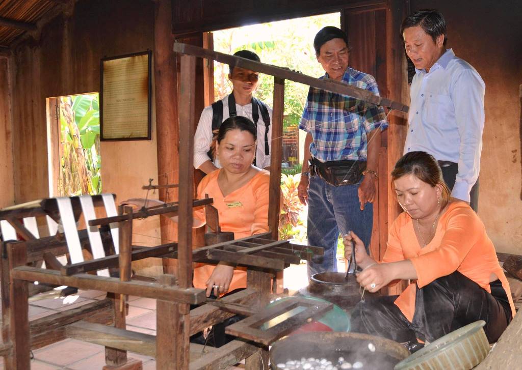 TP. Hội An (Quảng Nam): Giao lưu trưng bày sản phẩm tơ lụa - thổ cẩm truyền thống - Hình 3