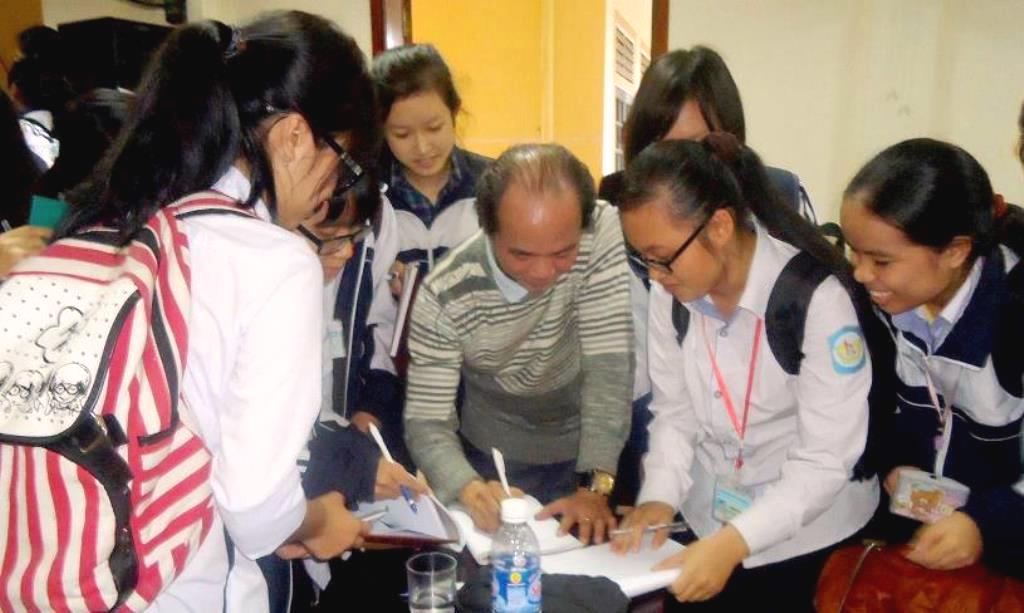 Giới thiệu Tác giả - Tác phẩm: TÔI VIẾT "KHÚC HÁT SÔNG QUÊ"