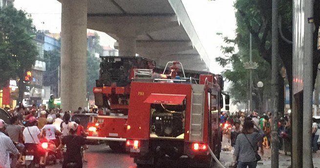 Hà Nội: Cháy lớn tại tòa nhà FLC Twin Tower Cầu Giấy - Hình 2