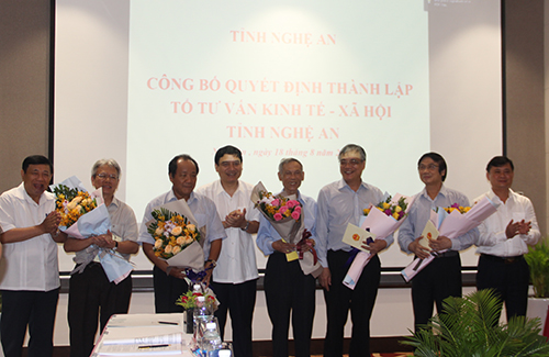 Ông Trương Đình Tuyển làm tư vấn kinh tế - xã hội cho Chủ tịch tỉnh Nghệ An