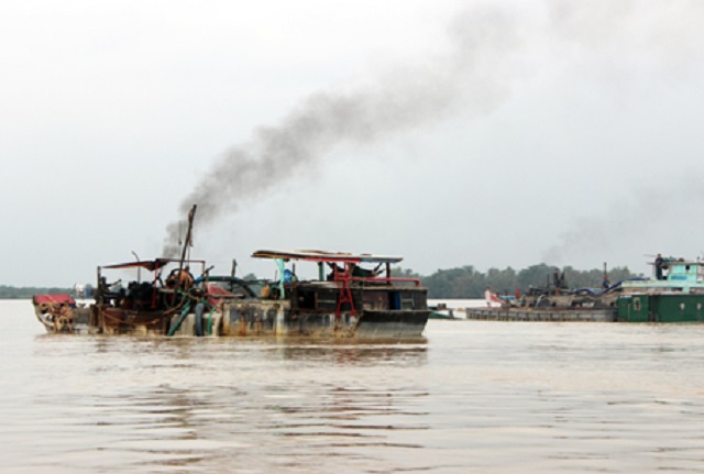 'Cát tặc' hoành hành, sông Đồng Nai ngày càng kiệt quệ, chính quyền than khó - Hình 2