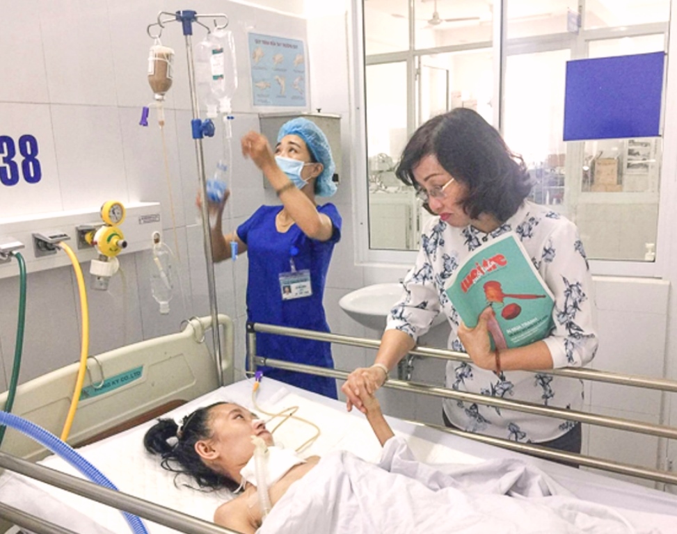 Chủ tịch UBND TP. Đà Nẵng gửi thư tới người mẹ thở máy giành sự sống cho con