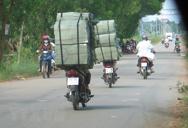 Long An: Hàng lậu giảm nhưng các đối tượng buôn lậu thường xuyên thay đổi cách thức hoạt động