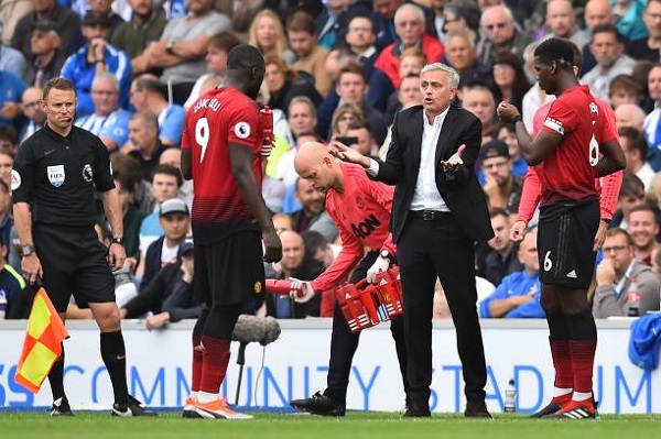 Manchester United 2-3 Brighton & Hove Albion: Thảm họa hàng phòng ngự - Hình 1