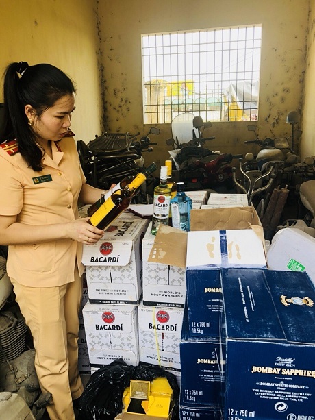 Thanh Hóa: Bắt giữ vụ vận chuyển 540 chai rượu ngoại không giấy tờ hợp lệ