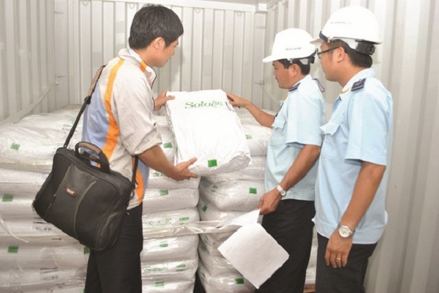 TP.HCM: Phát hiện nhiều sai phạm trong nhập khẩu nguyên liệu phân bón - Hình 1