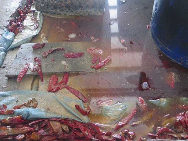 TP.HCM: Phát hiện cơ sở sản xuất ớt muối không đảm bảo