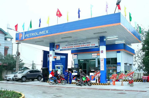 Petrolimex giảm 300 đồng mỗi lít xăng, dầu vào thứ 6