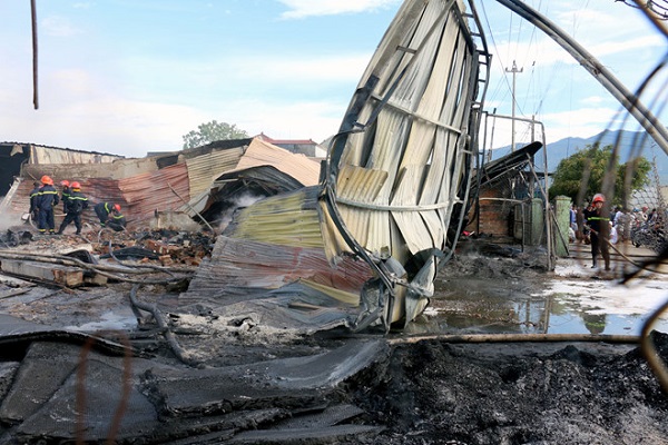 Khánh Hòa: Hỏa hoạn thiêu rụi kho mút xốp 1.000 m2 cùng nhiều tài sản khác - Hình 2
