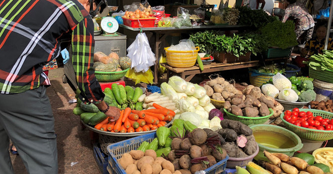 Trà trộn rau, củ Trung Quốc ở chợ Sài Gòn - Hình 1