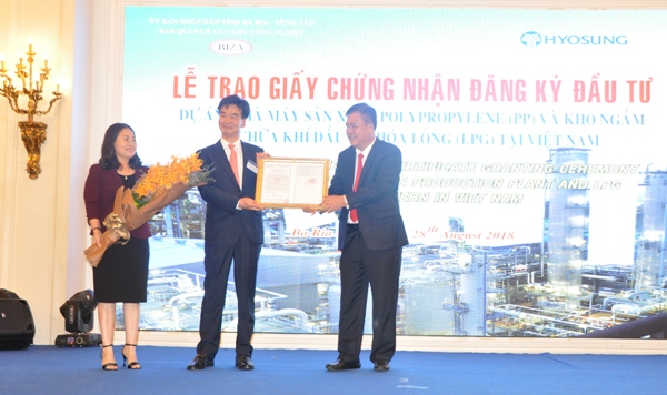 BR-VT: Trao giấy chứng nhận đăng ký đầu tư dự án quy mô lớn nhất từ trước đến nay