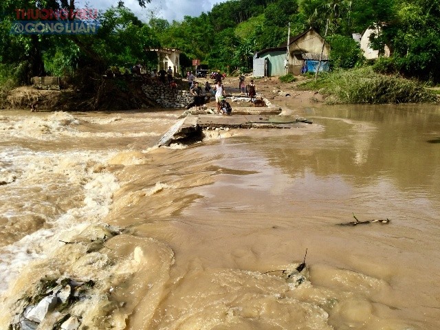 Nghệ An: Sau bão số 4, nhiều nơi bị sạt lở, sụt lún nghiêm trọng - Hình 5