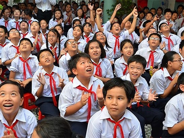 Hà Nội: Yêu cầu các trường không được bắt ép học sinh mua đồng phục mới - Hình 1