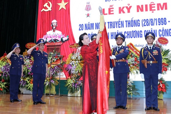 Hà Nội: Trao tặng Huân chương Quân công hạng Ba cho Cảnh sát biển Việt Nam - Hình 1