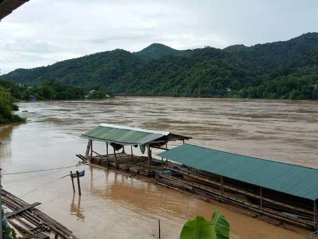 Nghệ An: Các nhà máy thủy điện tăng lưu lượng xả lũ