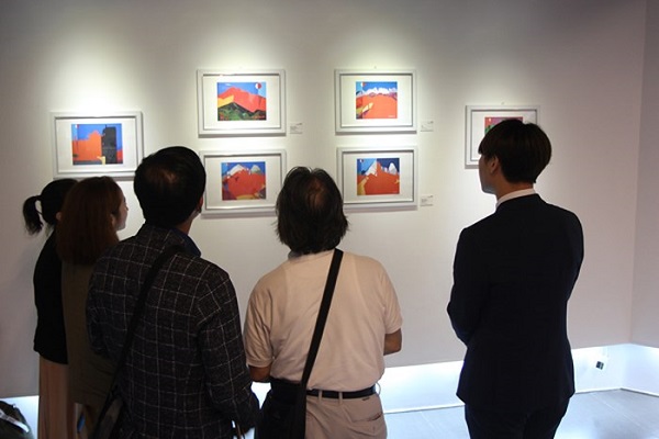 Hà Nội trưng bày 84 tác phẩm của Hội Tác giả Giao lưu Hải ngoại Hàn Quốc - Hình 1