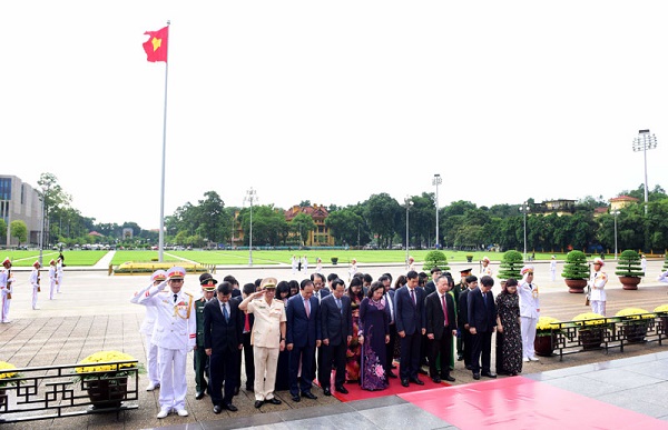 Đoàn lãnh đạo Đảng và Nhà nước viếng lăng Chủ tịch Hồ Chí Minh - Hình 4
