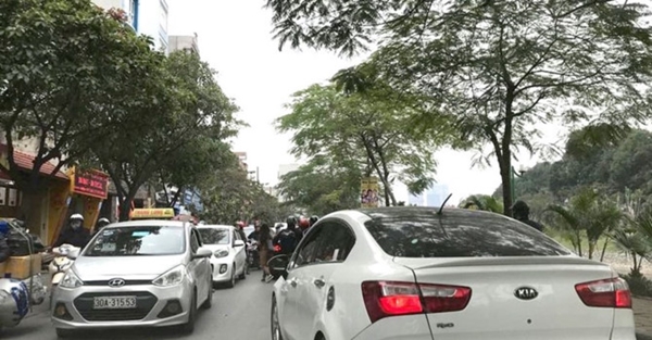 Cuộc chiến taxi truyền thống và công nghệ còn chưa ngã ngũ