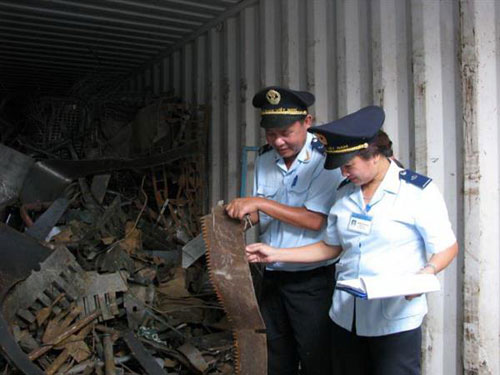 Bắt tạm giam đối tượng nhập khẩu trái phép phế liệu vào Việt Nam