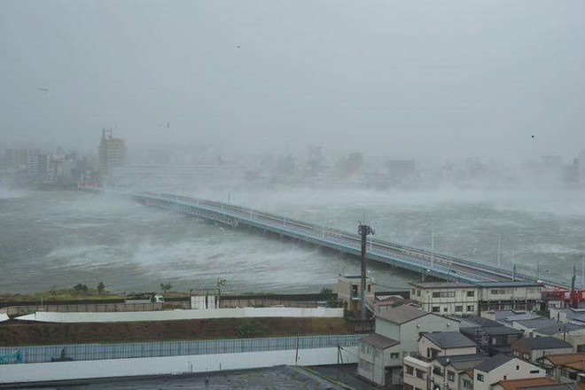 Siêu bão Jebi ở Nhật khiến 7 người thiệt mạng, hơn 200 người bị thương - Hình 1