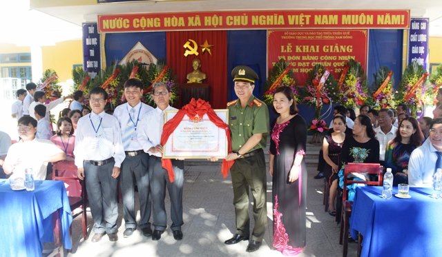 Công an tỉnh Thừa Thiên Huế tặng 57 xe đạp cho học sinh miền núi - Hình 1