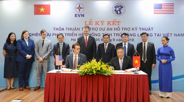 Ký Hiệp định Tài trợ cho dự án hợp tác kỹ thuật Nghiên cứu phát triển hệ thống tích trữ năng lượng