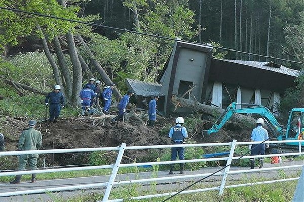 Nhật Bản: Động đất 6,7 độ Richter, gần 130 người thương vong - Hình 1