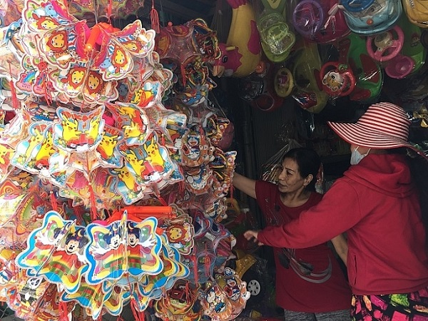 Hàng Việt chiếm lĩnh thị trường đèn lồng mùa Trung thu - Hình 2