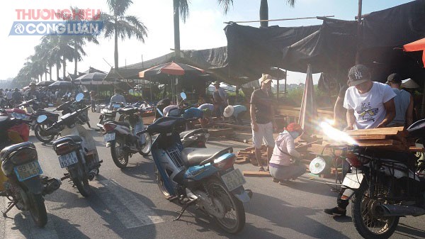 Từ Sơn (Bắc Ninh) : Vỉa hè, lòng đường thành nơi họp chợ - Hình 3