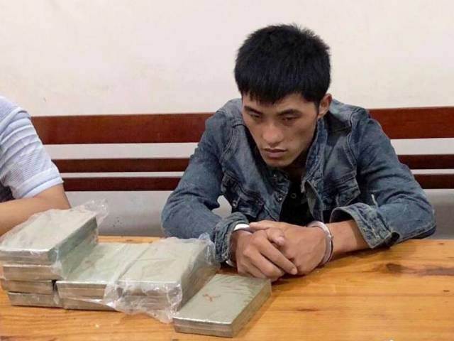 Nghệ An: Bắt đối tượng người Lào vận chuyển 10 bánh heroin