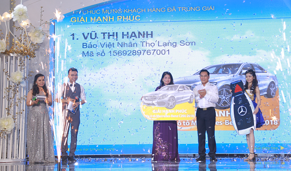 Khách hàng Bảo Việt trúng ô tô Mercedes trị giá 1,5 tỷ đồng khi tham gia 'Mùa hè sôi động' - Hình 2