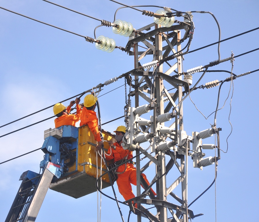 Điện lực Đà Nẵng: Nâng cấp đường dây trung phục vụ nhu cầu điện tại KCN Hòa Khánh