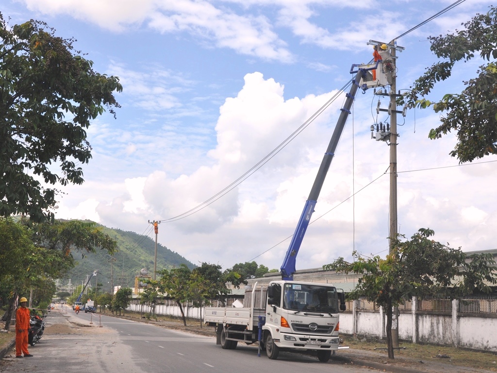 Điện lực Đà Nẵng: Nâng cấp đường dây trung phục vụ nhu cầu điện tại KCN Hòa Khánh - Hình 2