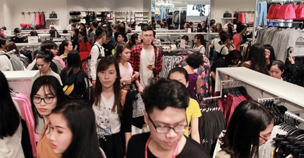 Thỏa sức mua sắm khi ‘cá mập’ thời trang thế giới đổ về Việt Nam