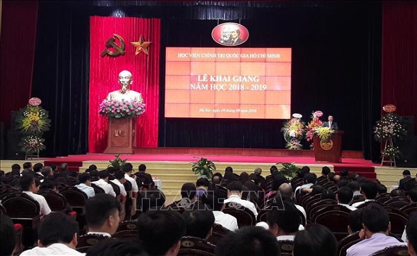 Tổ chức các lớp bồi dưỡng cán bộ cao cấp, chuẩn bị nhân sự cho Đại hội XIII của Đảng