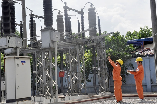 Hà Nội: Tăng cường kiểm tra trạm biến áp, đường dây bảo đảm vận hành lưới điện an toàn