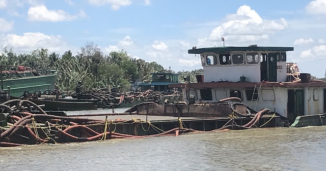 Ai chống lưng cho 'cung đừơng cát lậu' - Bài 4: Chủ dự án tiếp tay cho 'cát tặc'?